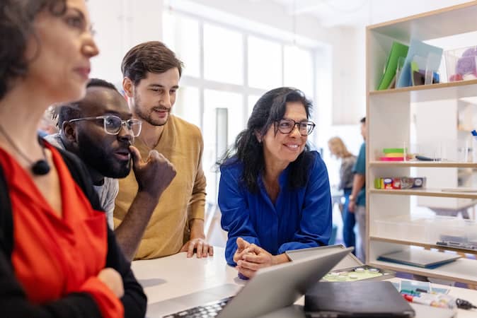 peer-to-peer recognition improves meetings